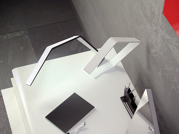 Настольная лампа «SplitLamp» с широкими возможностями по настройке от дизайнера Predrag Vujanovic