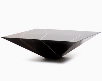 Журнальный столик «Lithos Table» из черного мрамора от дизайнера Тони Грило (Toni Grilo)