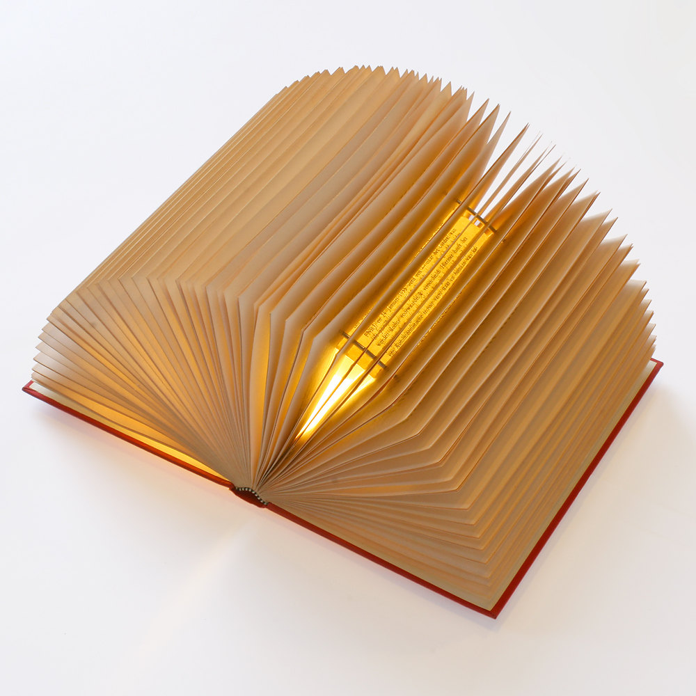 Серия светильников «Booklamps», созданных из выброшенных книг от дизайн студии «BomdesignNL»