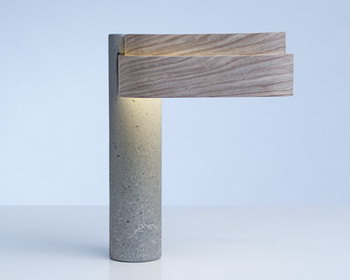 Лампа из дерева и бетона