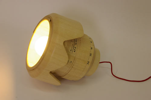 Подвесной светильник-объектив от студии «Monoculo Design Studio»