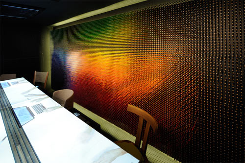 Удивительная стена из 12000 цветных карандашей: проект «colourSPACE» (видео)