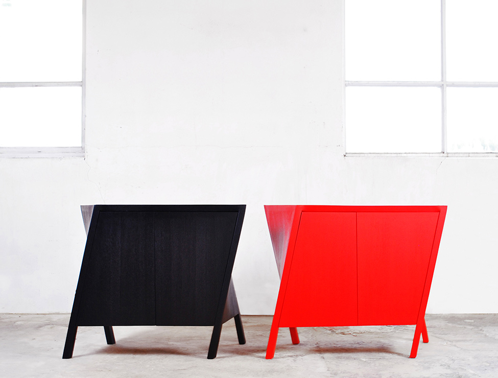 Движение и равновесие в дизайне мебели «Walking Cabinet»
