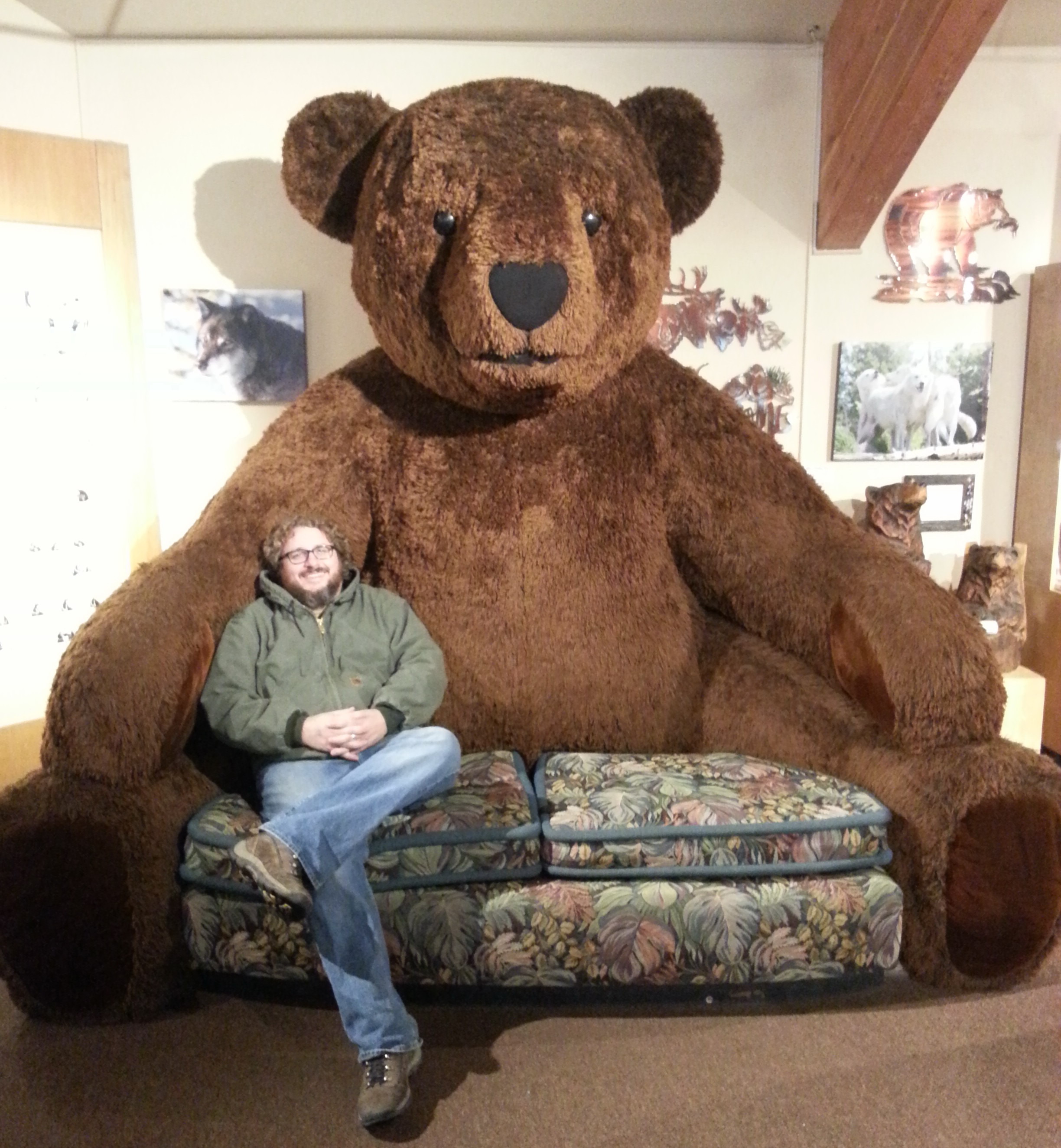 Диван в виде гигантского плюшевого Мишки Тедди (Teddy Bear)