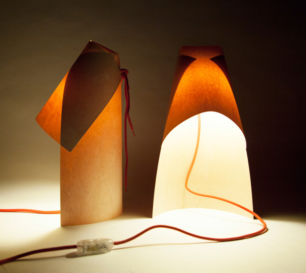 Простой настольный светильник «Stringa» от дизайнера Себастьяно Тонелли (Sebastiano Tonelli)