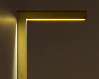Настенный светильник «L» от дизайнера Kristina Kallstrom-Gernes