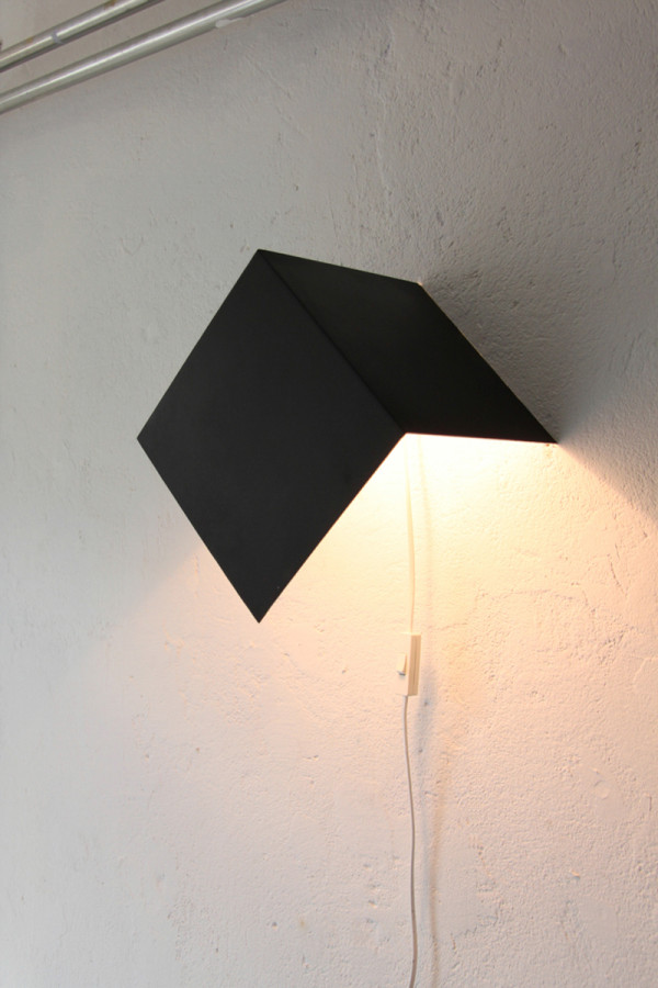 Универсальный светильник «Light Object» в форме половины куба