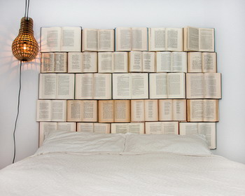 Изголовье для кровати из старых книг