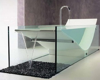 Прозрачная ванна «VITRE» с оригинальным сливом от «Moma Design»