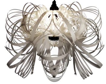 Подвесной светильник «Field Test Lamp» от студии «Aminimal», демонстрирующий магнитные линии Земли