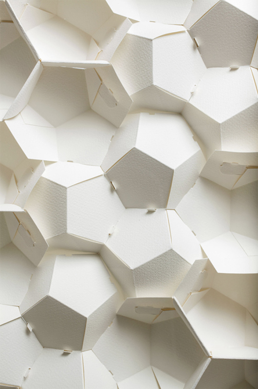 Панели из геометрических бумажных 3D фигур от дизайнера Benja Harney